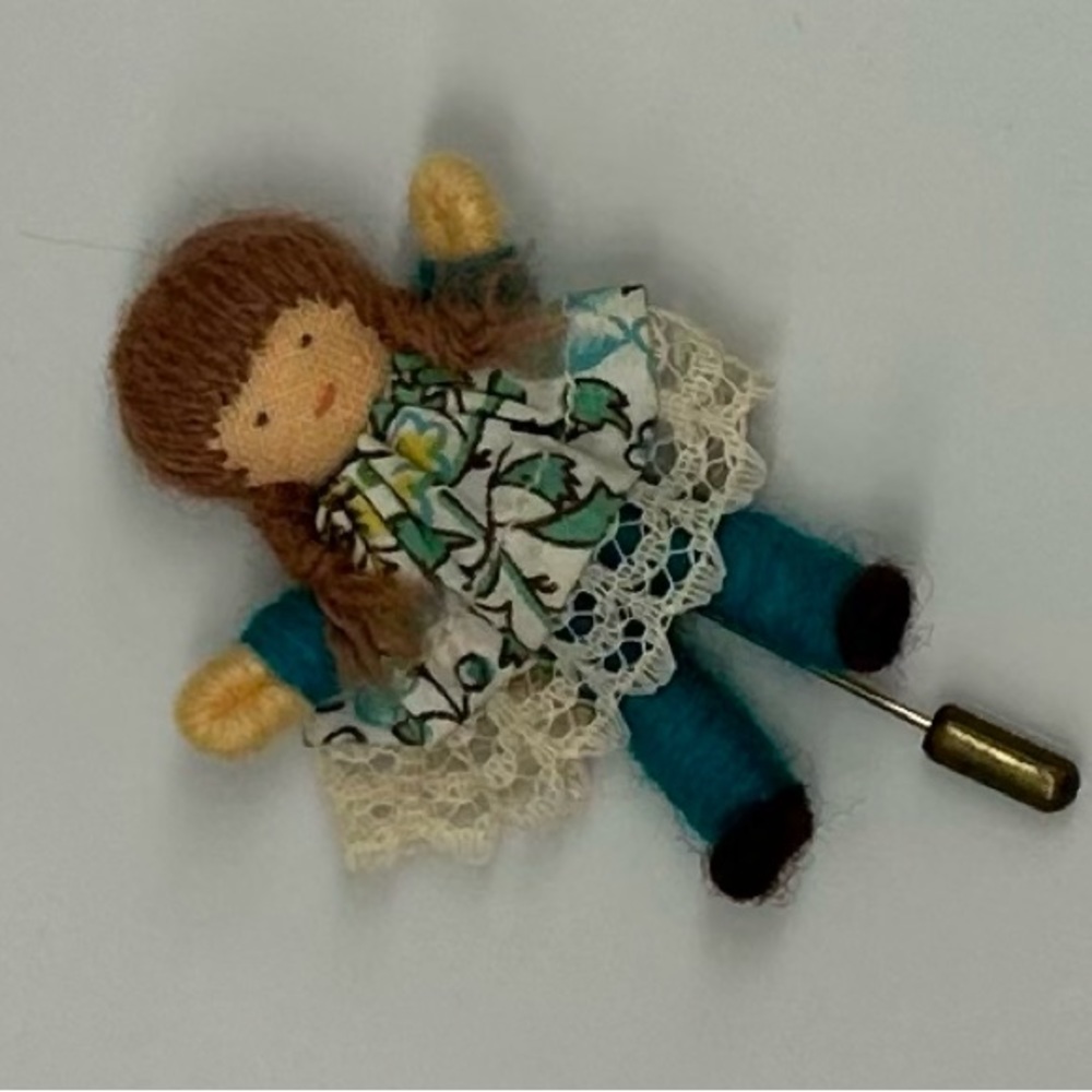 Handmade Doll Pin / Brooch - VINTAGE 1970s - Picture 2 of 7